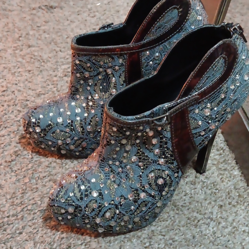 Lacey bling heels!